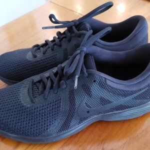 NIKE SNEAKERS black size 9 mens